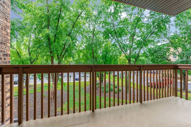 120 Lakeview Drive 208, Bloomingdale, IL 60108