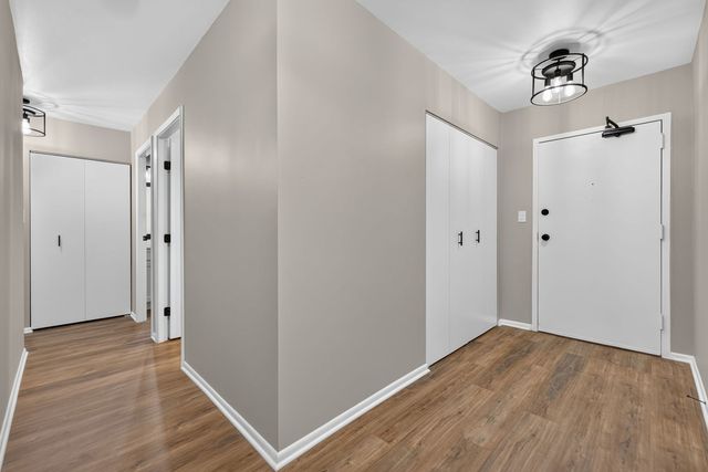 120 Lakeview Drive 208, Bloomingdale, IL 60108