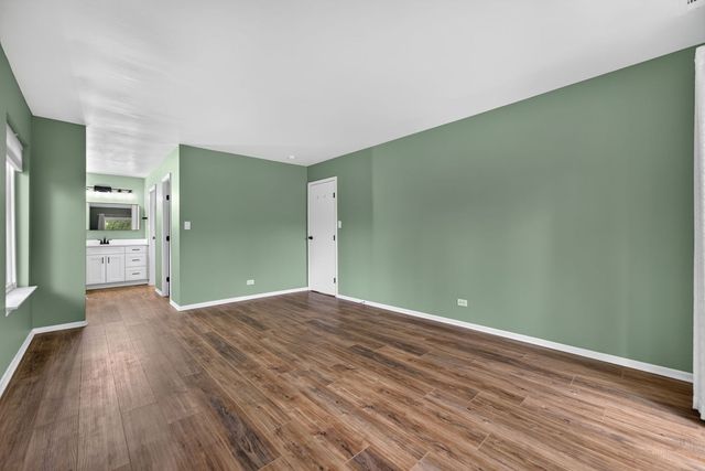 120 Lakeview Drive 208, Bloomingdale, IL 60108