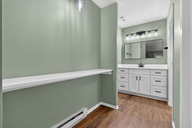 120 Lakeview Drive 208, Bloomingdale, IL 60108