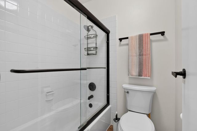 120 Lakeview Drive 208, Bloomingdale, IL 60108