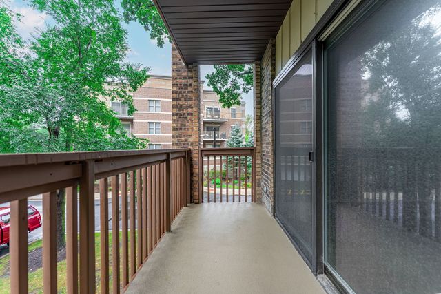 120 Lakeview Drive 208, Bloomingdale, IL 60108