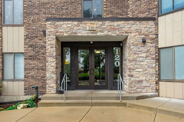 120 Lakeview Drive 208, Bloomingdale, IL 60108