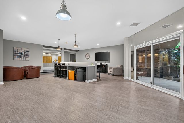 120 Lakeview Drive 208, Bloomingdale, IL 60108