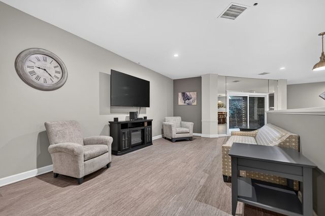 120 Lakeview Drive 208, Bloomingdale, IL 60108