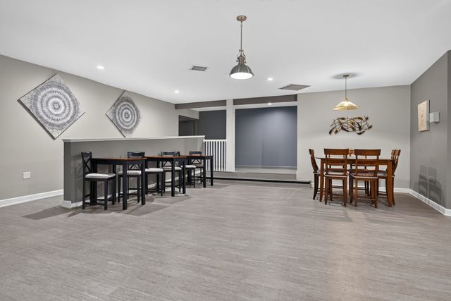 120 Lakeview Drive 208, Bloomingdale, IL 60108