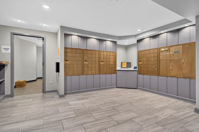 120 Lakeview Drive 208, Bloomingdale, IL 60108