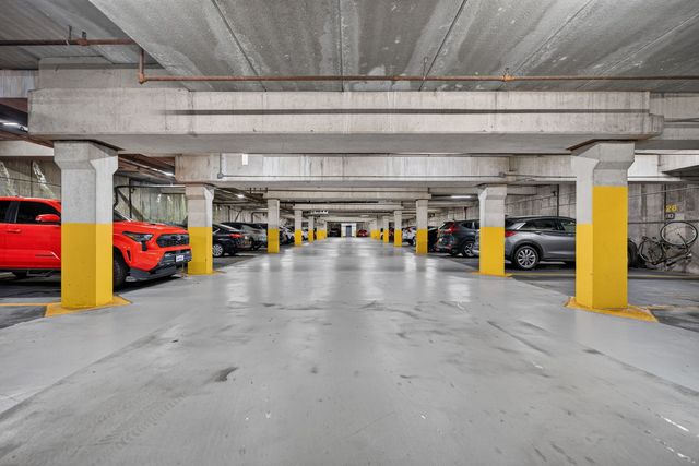 120 Lakeview Drive 208, Bloomingdale, IL 60108