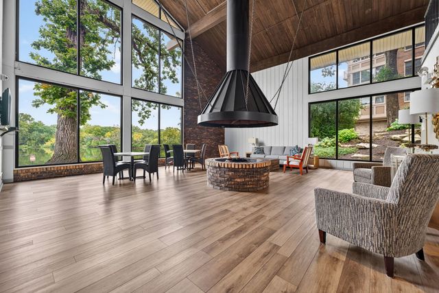 120 Lakeview Drive 208, Bloomingdale, IL 60108