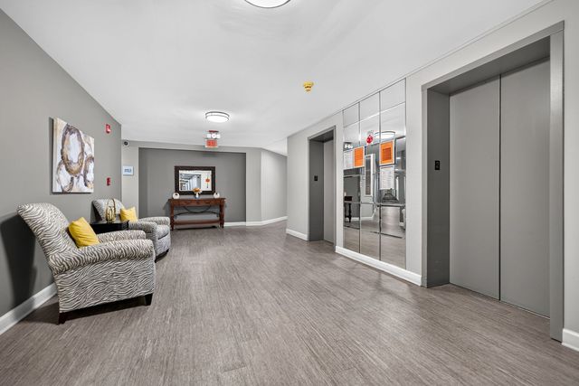 120 Lakeview Drive 208, Bloomingdale, IL 60108
