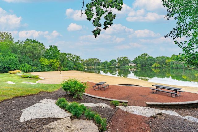 120 Lakeview Drive 208, Bloomingdale, IL 60108
