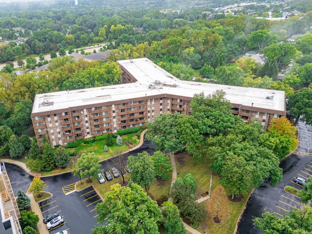 120 Lakeview Drive 208, Bloomingdale, IL 60108