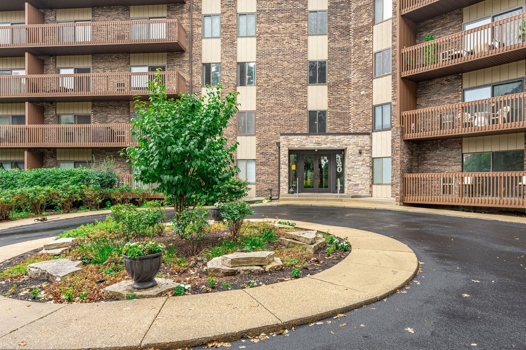 120 Lakeview Drive 208, Bloomingdale, IL 60108 — photo 3