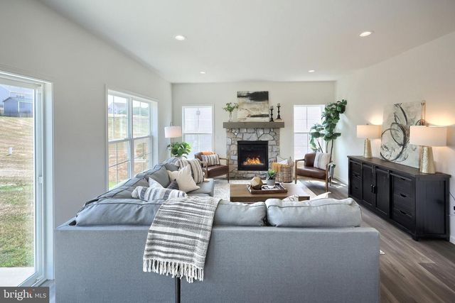 114 BLUE MOUNTAIN BLVD, Carlisle, PA 17013