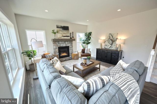 114 BLUE MOUNTAIN BLVD, Carlisle, PA 17013