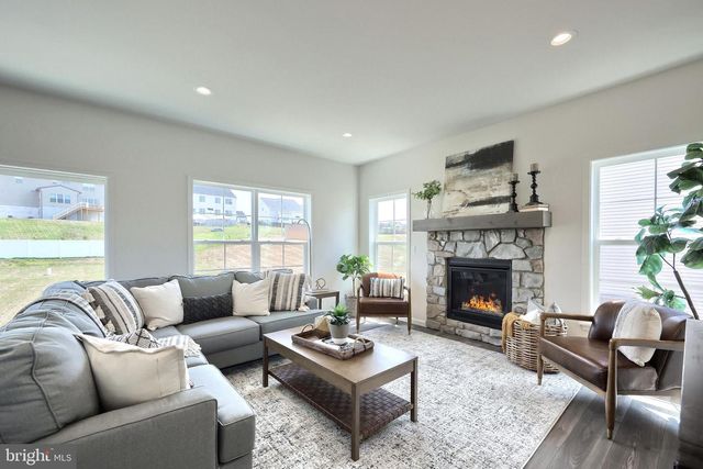 114 BLUE MOUNTAIN BLVD, Carlisle, PA 17013