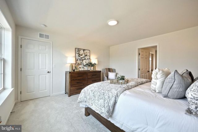 114 BLUE MOUNTAIN BLVD, Carlisle, PA 17013