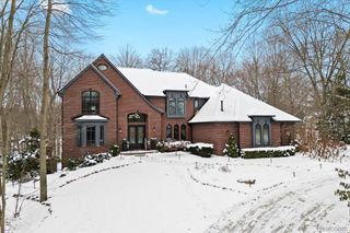 9050 Cascade Drive, Green Oak Township, MI 48178