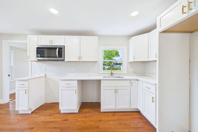 44 Wing Rd, Acushnet, MA 02743