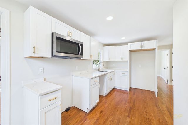 44 Wing Rd, Acushnet, MA 02743