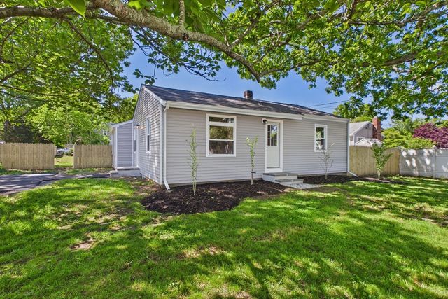 44 Wing Rd, Acushnet, MA 02743