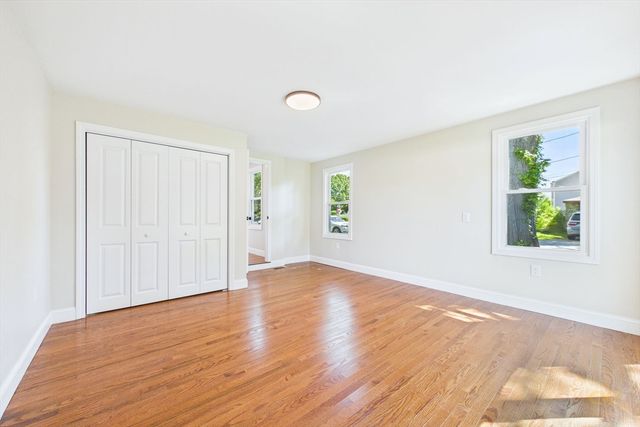 44 Wing Rd, Acushnet, MA 02743