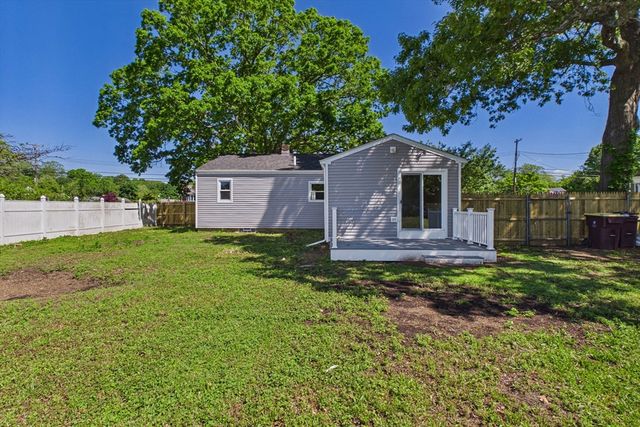 44 Wing Rd, Acushnet, MA 02743