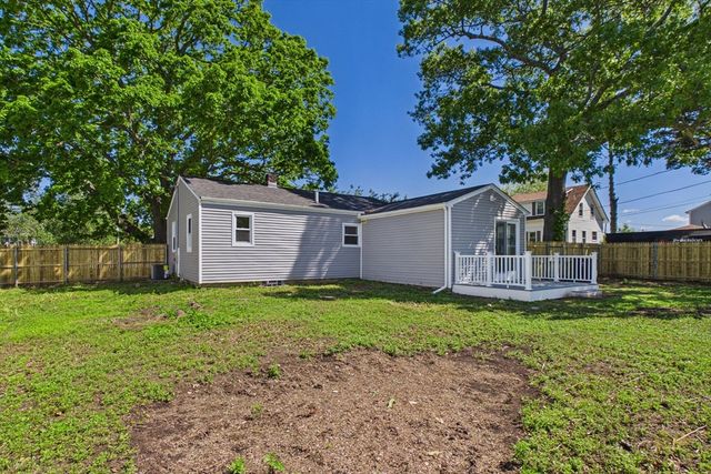 44 Wing Rd, Acushnet, MA 02743