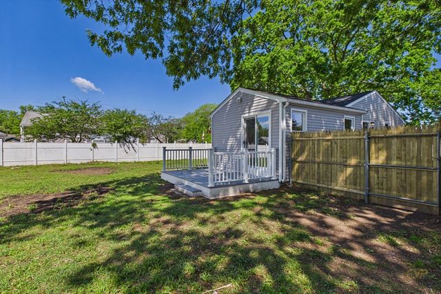 44 Wing Rd, Acushnet, MA 02743