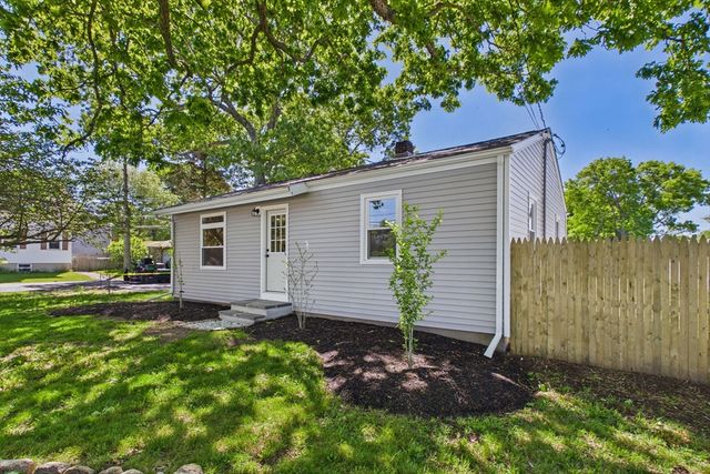 44 Wing Rd, Acushnet, MA 02743