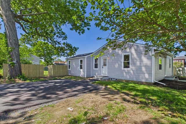 44 Wing Rd, Acushnet, MA 02743