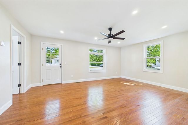 44 Wing Rd, Acushnet, MA 02743