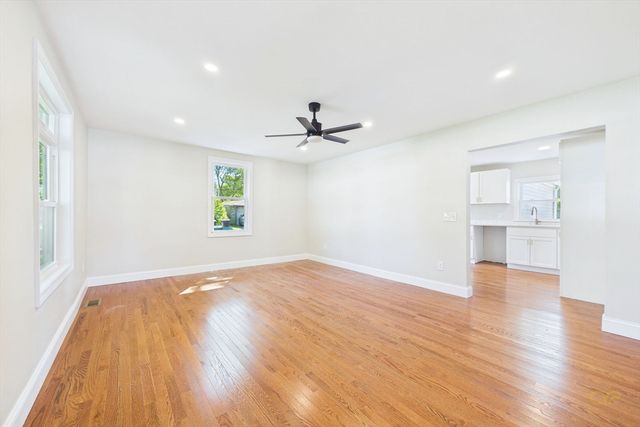 44 Wing Rd, Acushnet, MA 02743