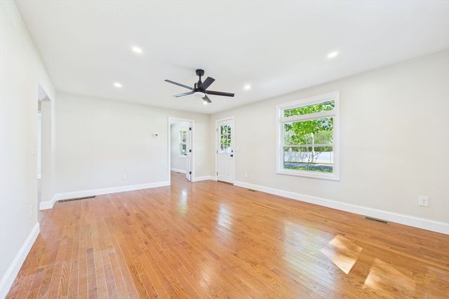 44 Wing Rd, Acushnet, MA 02743