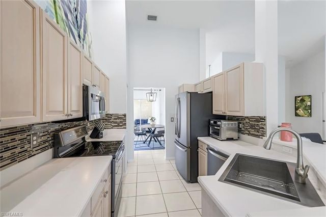 5360 Andover DR # 202, Naples, FL 34110