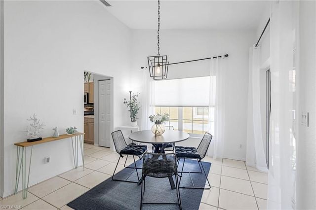 5360 Andover DR # 202, Naples, FL 34110