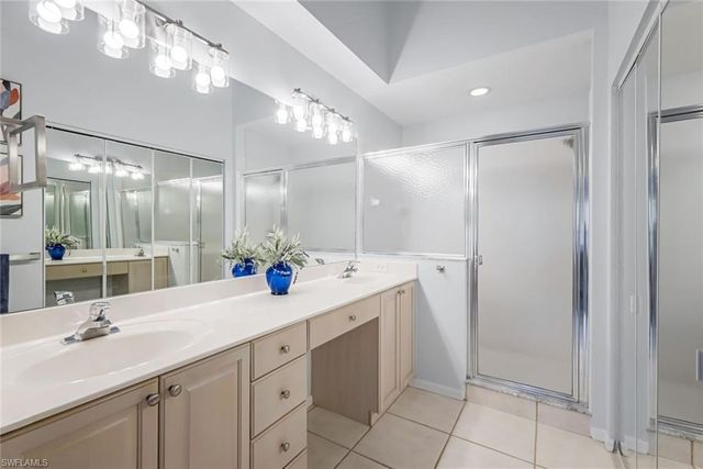 5360 Andover DR # 202, Naples, FL 34110