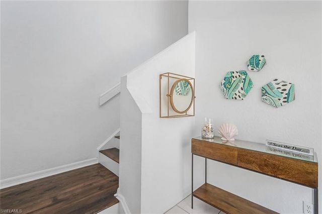 5360 Andover DR # 202, Naples, FL 34110