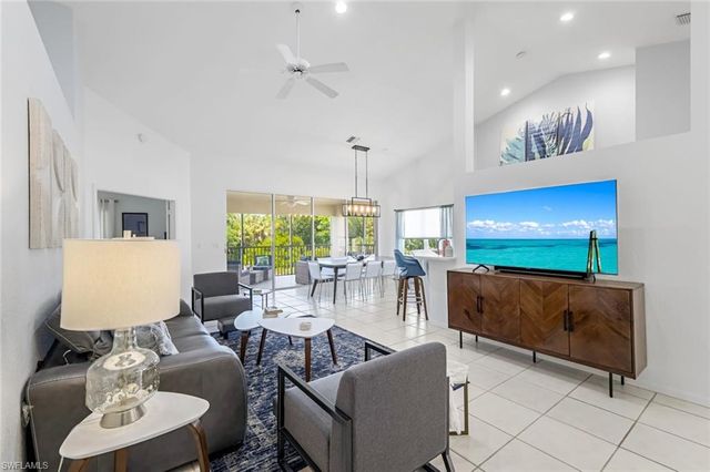 5360 Andover DR # 202, Naples, FL 34110