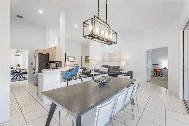 5360 Andover DR # 202, Naples, FL 34110