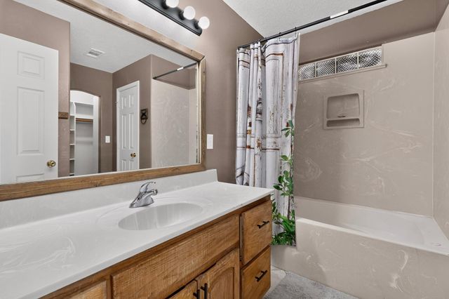 1341 Vista Centro Drive SW, Los Lunas, NM 87031