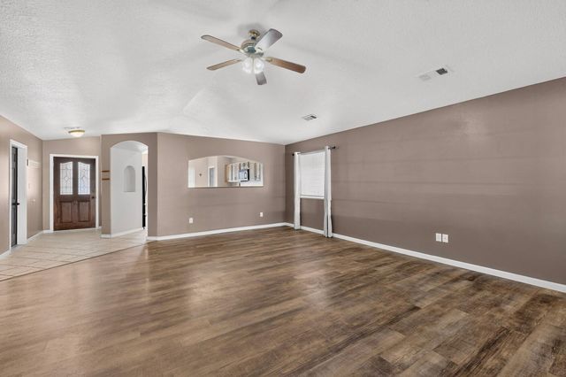 1341 Vista Centro Drive SW, Los Lunas, NM 87031
