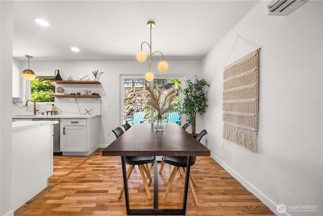 7713 22nd Avenue NE, Seattle, WA 98115