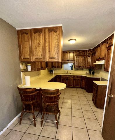 300 N Briscoe Avenue, Tulia, TX 7908