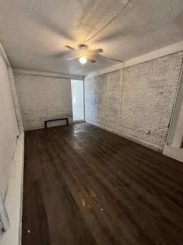 300 N Briscoe Avenue, Tulia, TX 7908