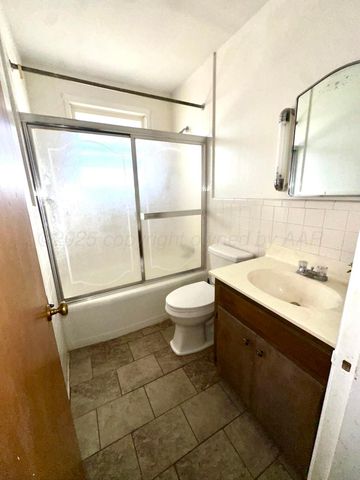 300 N Briscoe Avenue, Tulia, TX 7908