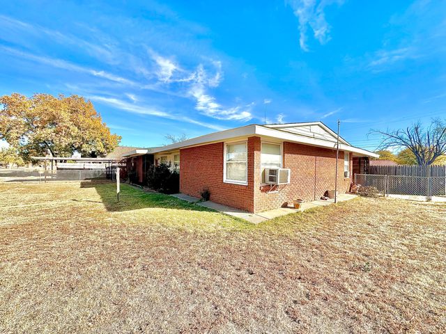 300 N Briscoe Avenue, Tulia, TX 7908