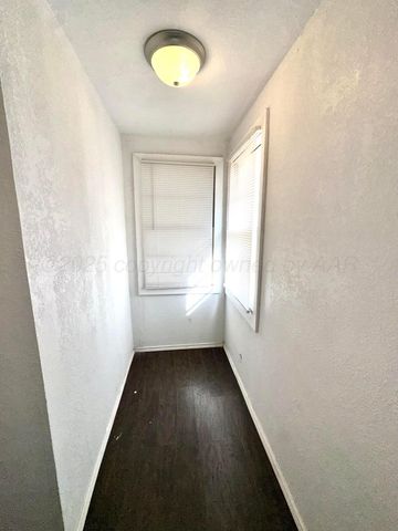 300 N Briscoe Avenue, Tulia, TX 7908