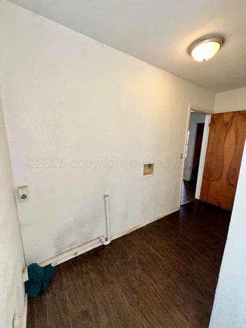 300 N Briscoe Avenue, Tulia, TX 7908