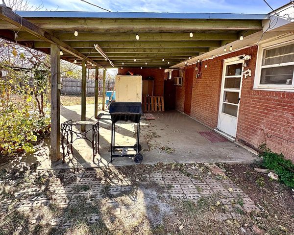 300 N Briscoe Avenue, Tulia, TX 7908